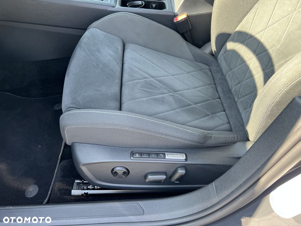 Volkswagen Golf 2.0 TSI OPF DSG Style - 7