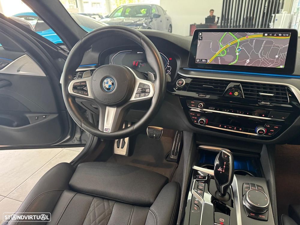BMW 530 e Pack M - 16