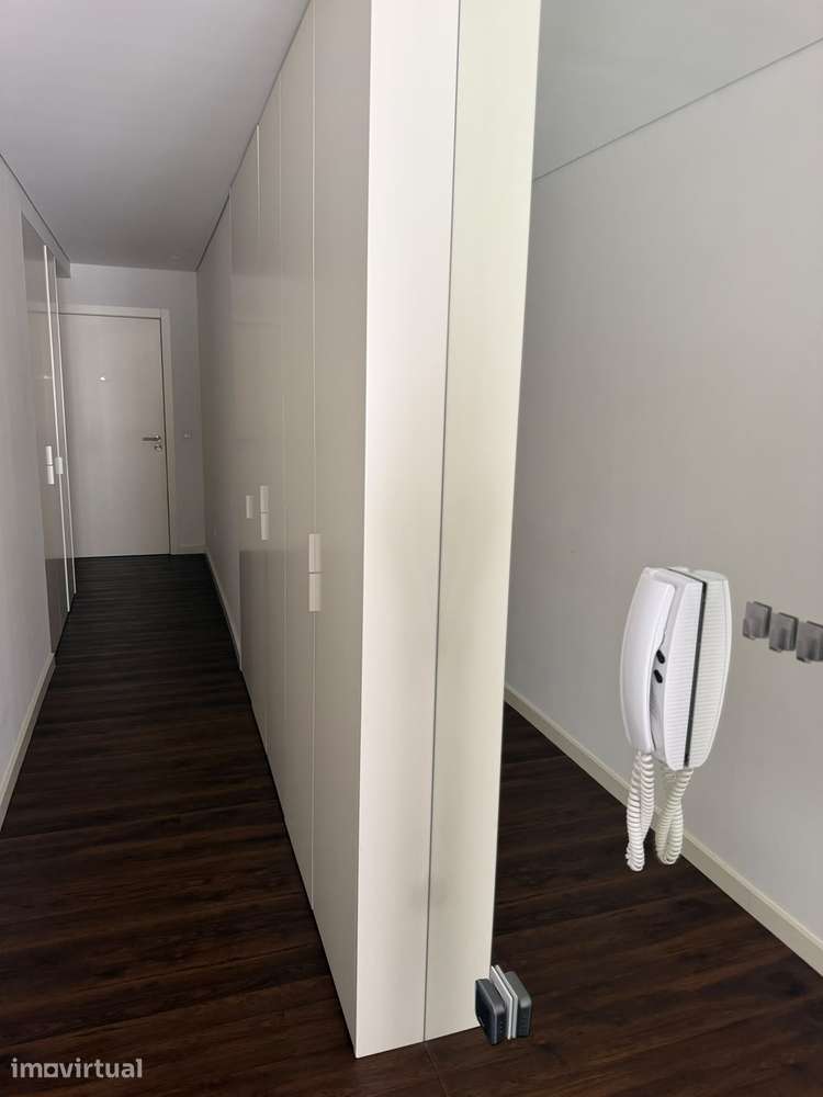 T2 pronto a habitar com garagem e ar condicionado - Grande imagem: 4/16