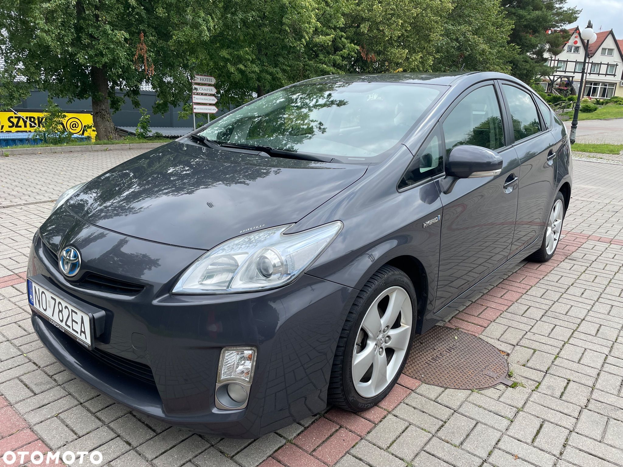 Toyota Prius (Hybrid) Comfort - 1