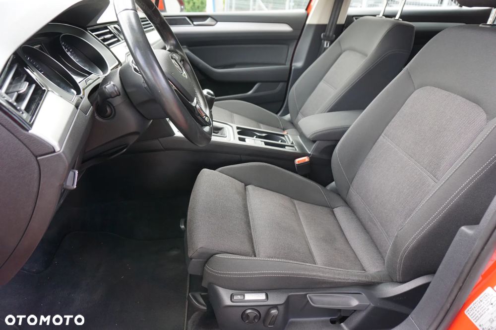 Volkswagen Passat 2.0 TDI BMT Trendline - 10