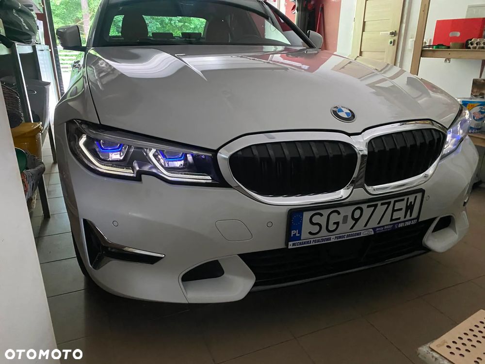 BMW Seria 3 320d xDrive Edition Luxury Line Purity - 35