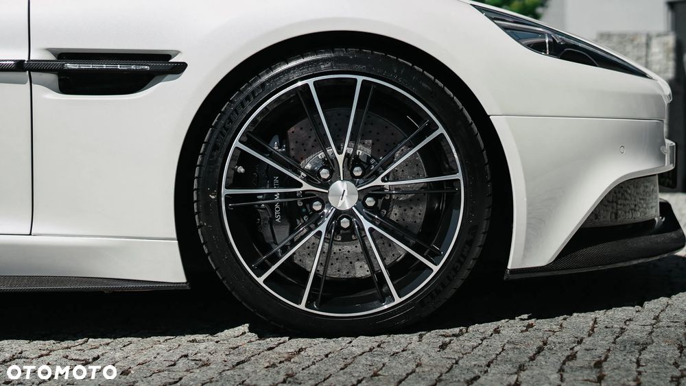 Aston Martin Vanquish Standard - 17