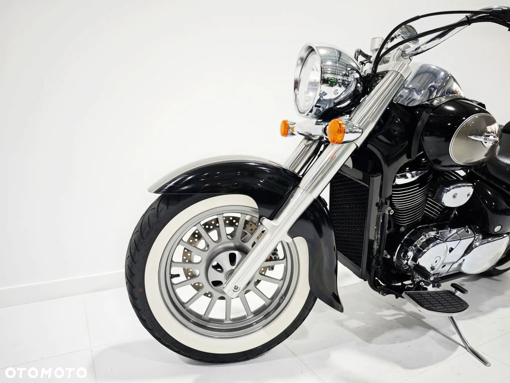 Suzuki Intruder - 12