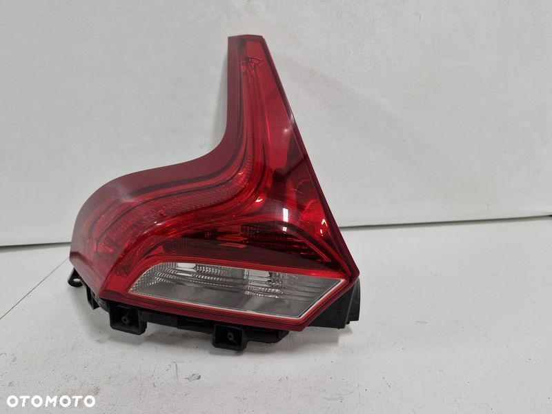 VOLVO V40 2 II LAMPA LEWY TYŁ LEWA TYLNA 31395478 - 1