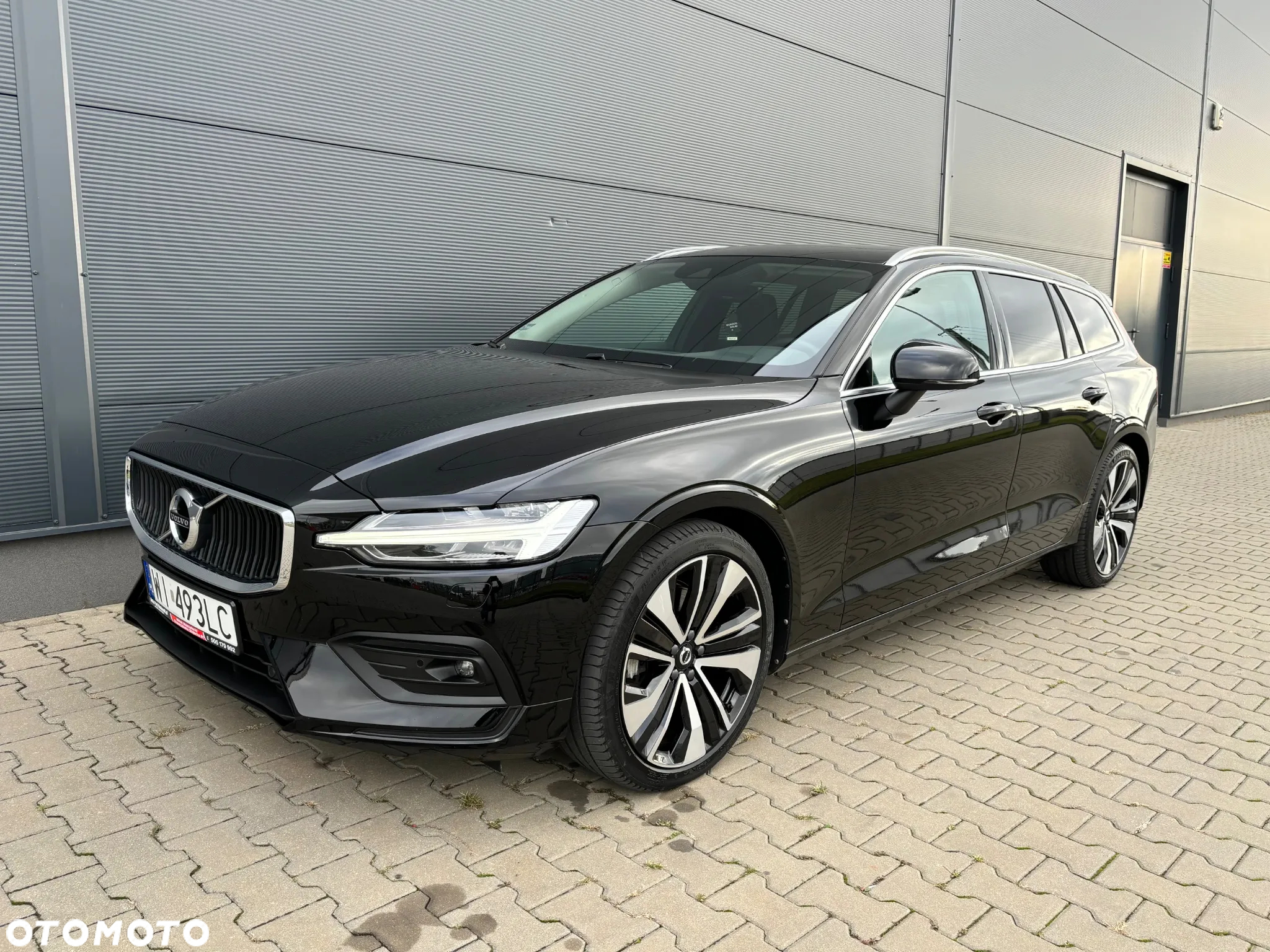 Volvo V60 B3 B Momentum Pro - 3