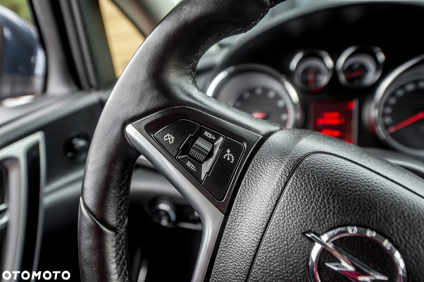 Opel Astra 1.6 Turbo Cosmo - 35
