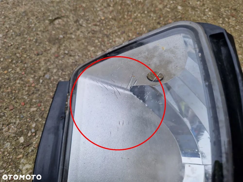 Dodge RAM IV 1500 lifting 13- halogen lewy lampa przeciwmgielna - 2