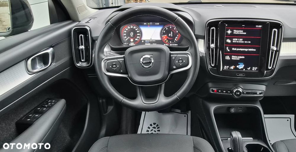 Volvo XC 40 T3 Geartronic Momentum Pro - 30