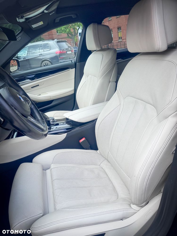 BMW Seria 5 540i xDrive - 17