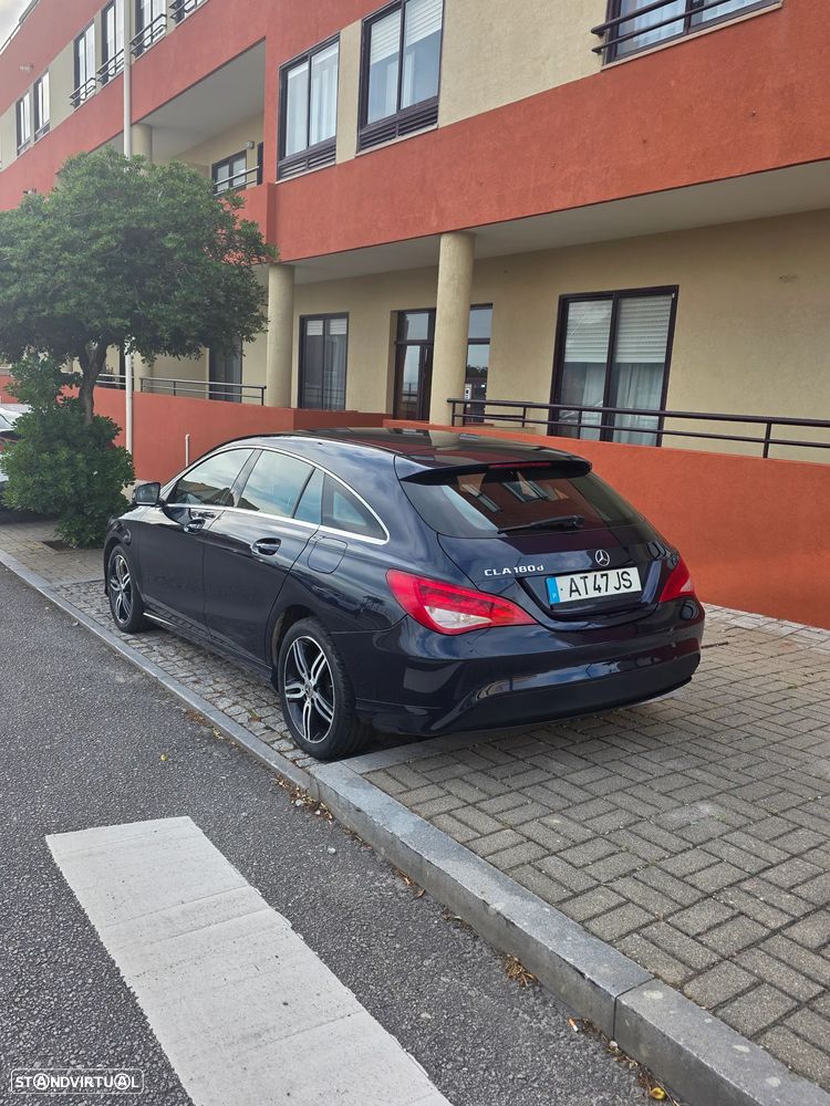 Mercedes-Benz CLA 180 d BlueEFFICIENCY Edition - 4