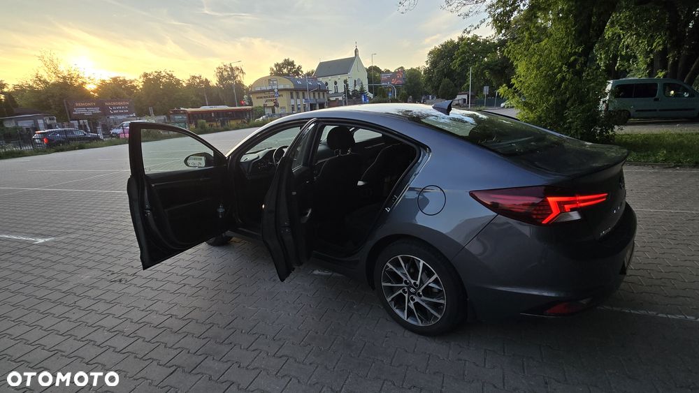 Hyundai Elantra - 6