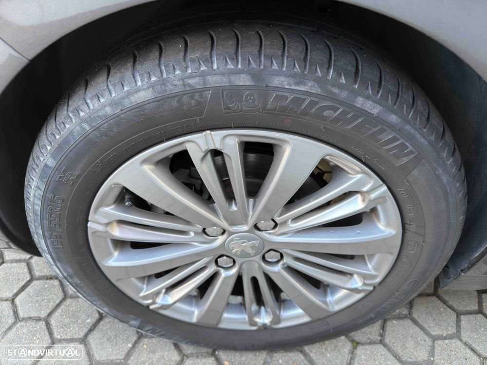 Peugeot 208 1.6 BlueHDi Style - 11