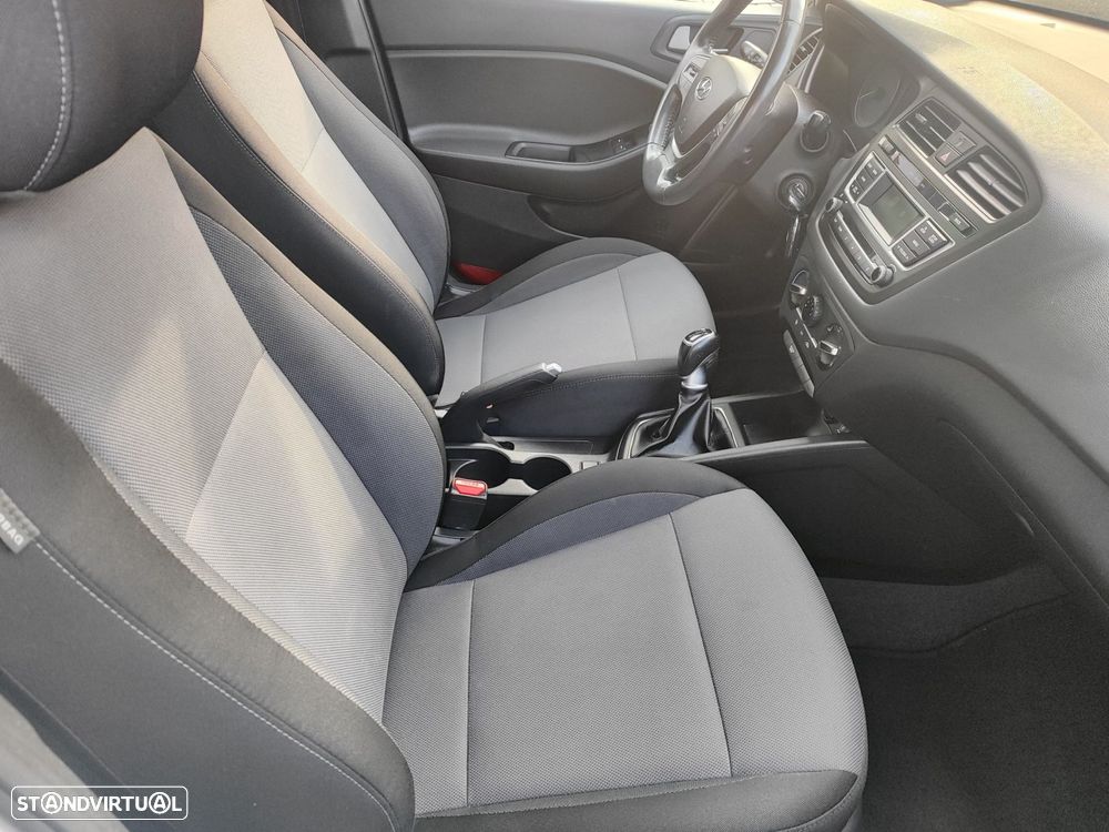 Hyundai i20 1.1 CRDi Access Plus - 11