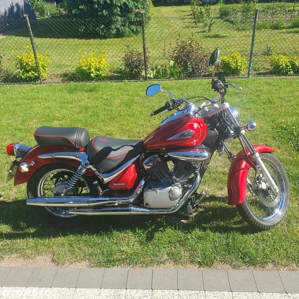 Suzuki Intruder - 1