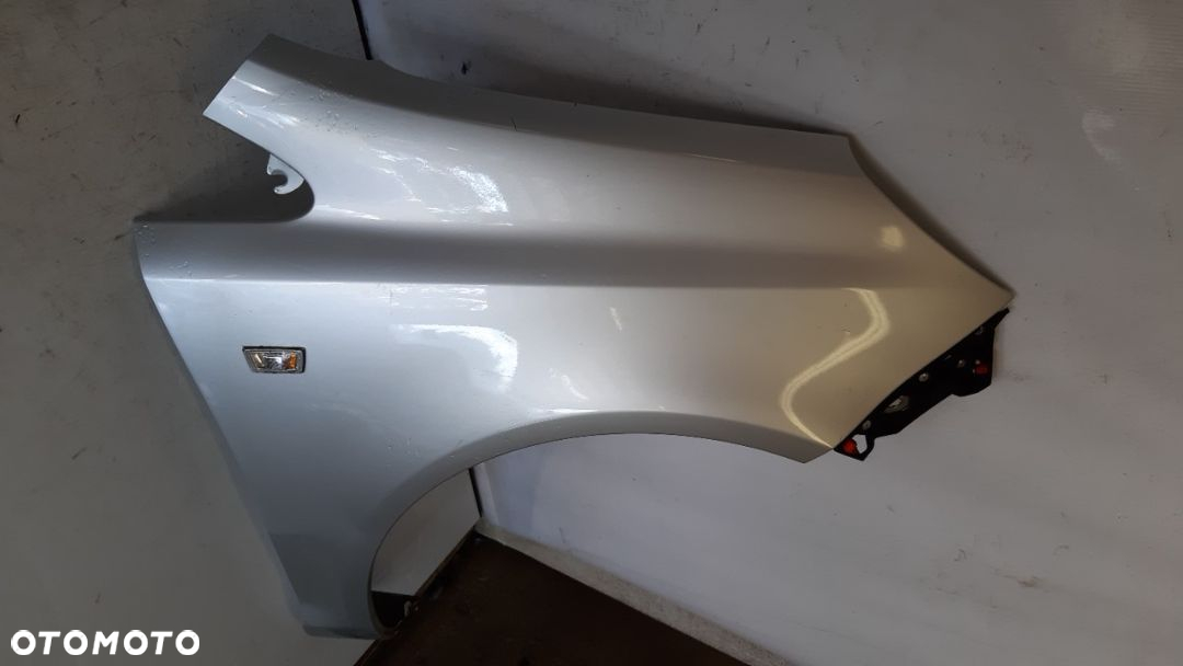* BŁOTNIK PRZÓD PRZEDNI PRAWY OPEL CORSA D Z157 SREBRNY POSIADA LEKKIE WGNIECENIE - 3