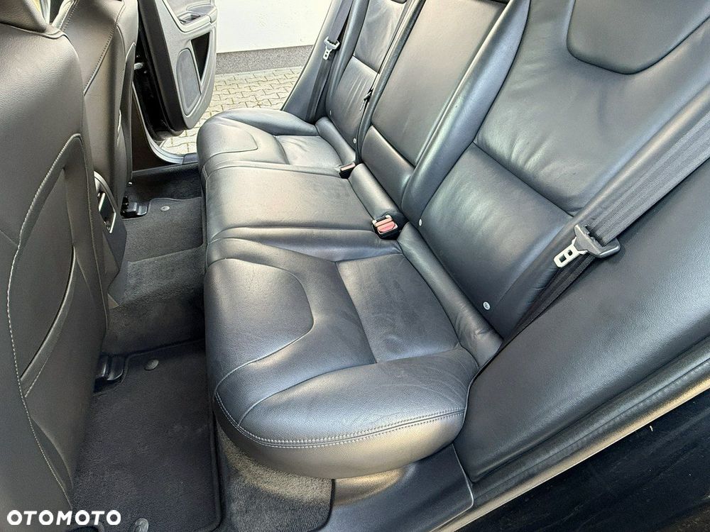 Volvo V60 D4 Momentum - 14