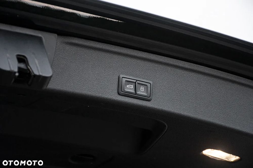 Audi A4 Avant 40 TDI S tronic S line - 27