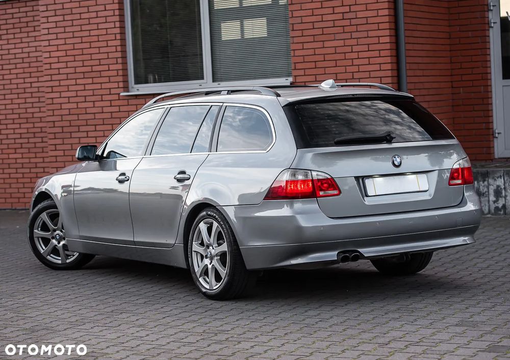 BMW Seria 5 523i Touring - 9