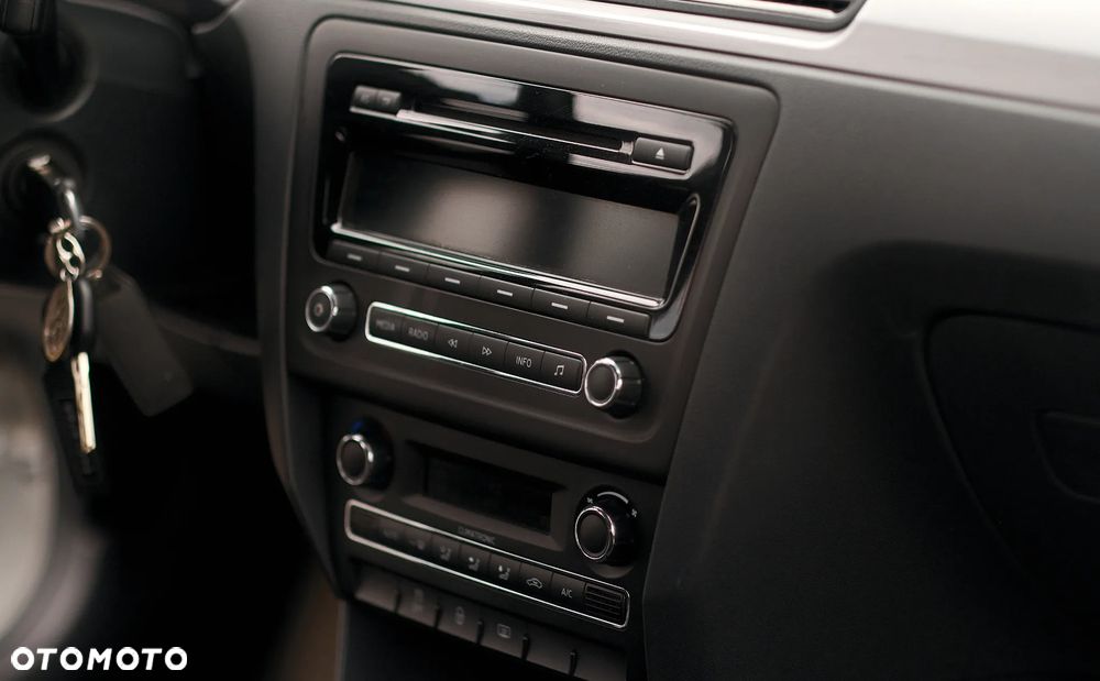 Skoda RAPID 1.2 TSI Elegance - 32