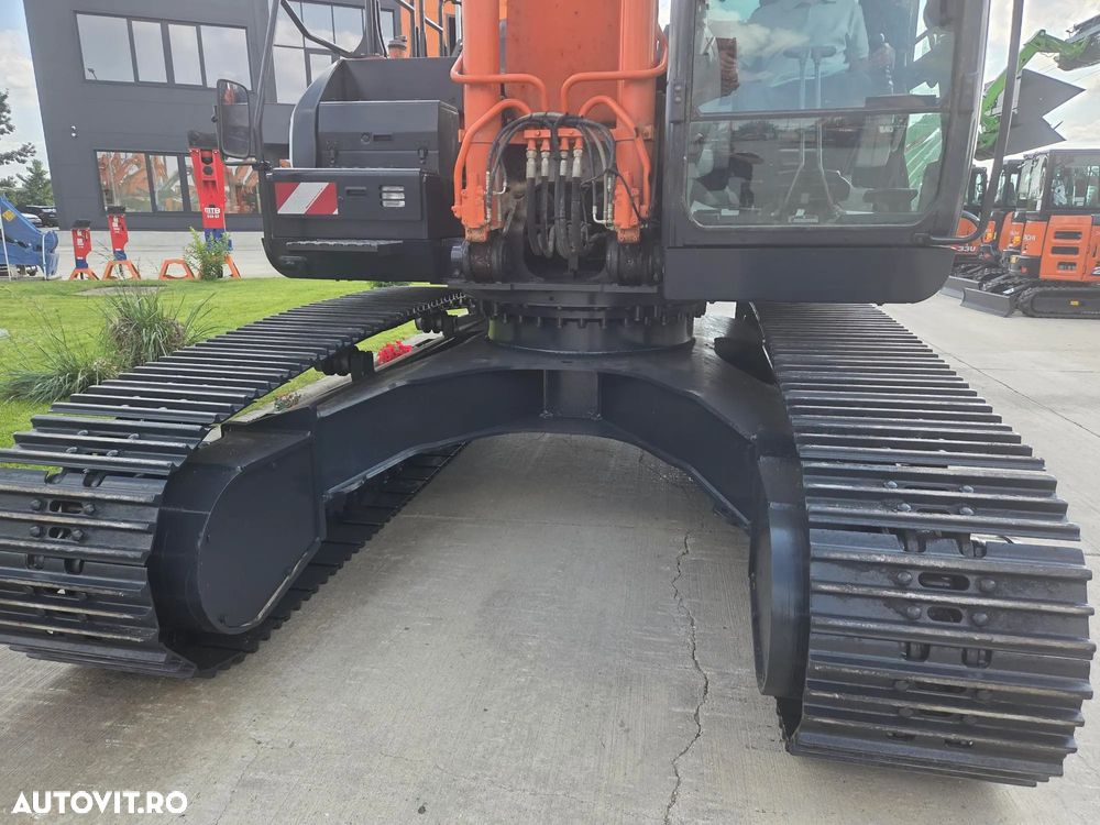 Hitachi ZX300LCN-6, 2019, 8.944h, cupa NOUA 1,8mc, 31,6tone, Ad sapare 7,5m, latime 3m, camere spate si laterale, inst picon si rotire pe brate, consum mediu 19,6l, lant 90% ok doar 721h deplasare, avertizare antirasturnare, posibl leasing-PROMOTIE 93.900Eur - 31