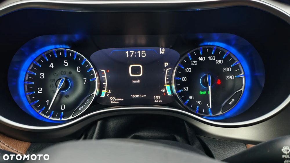 Chrysler Pacifica - 8