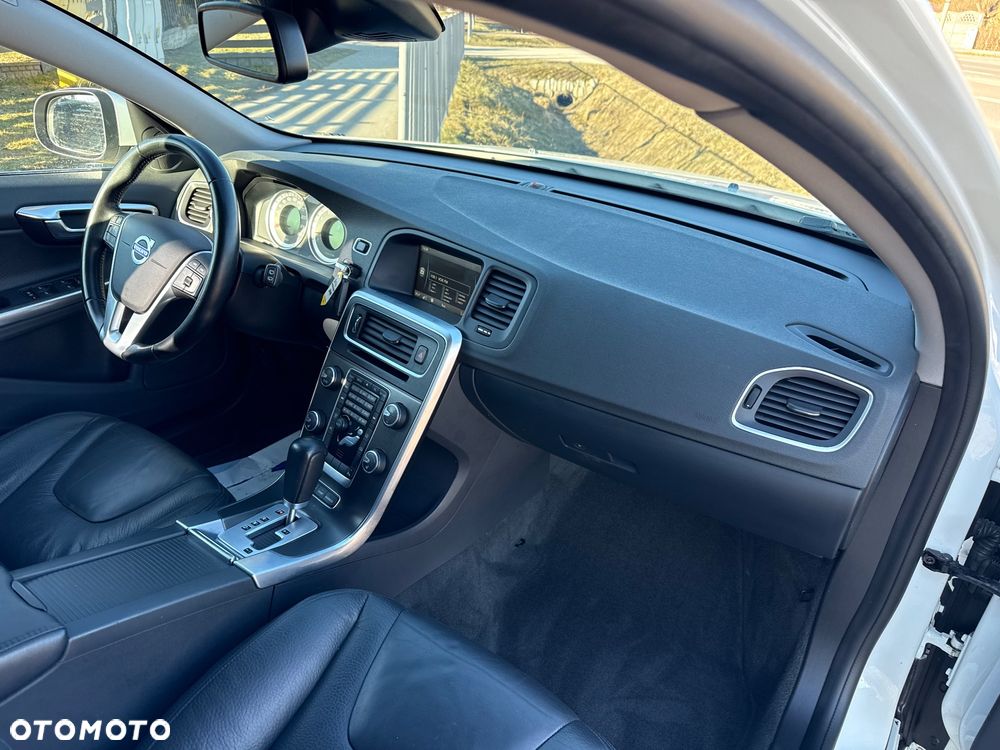 Volvo V60 T6 AWD Geartronic Summum - 18