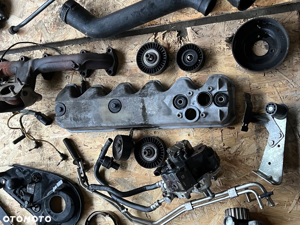 Vw Crafter Volkswagen silnik na części blok silnika wtryski głowica BJL BJM BJA BJK BJL POMPA WTRYSKOWA POMPA OLEJU PODSTAWA FILTRA OLEJU ODMA LISTWA WTRYSKOWA WAL WAŁ WALKI PANEWKI 076130 SB5cdk3 / 0445010125 074115109c 074115405 / 076103593a / 057130764F /076103373D / 076103021 /8F06 AL611  silnik cały na części - 11