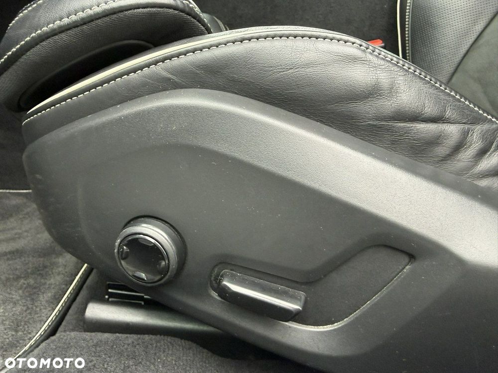 Volvo V90 D4 R-Design - 36