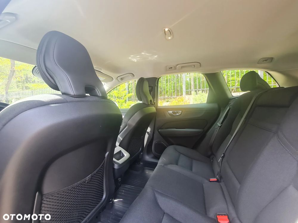 Volvo XC 60 B4 B Momentum Pro - 10