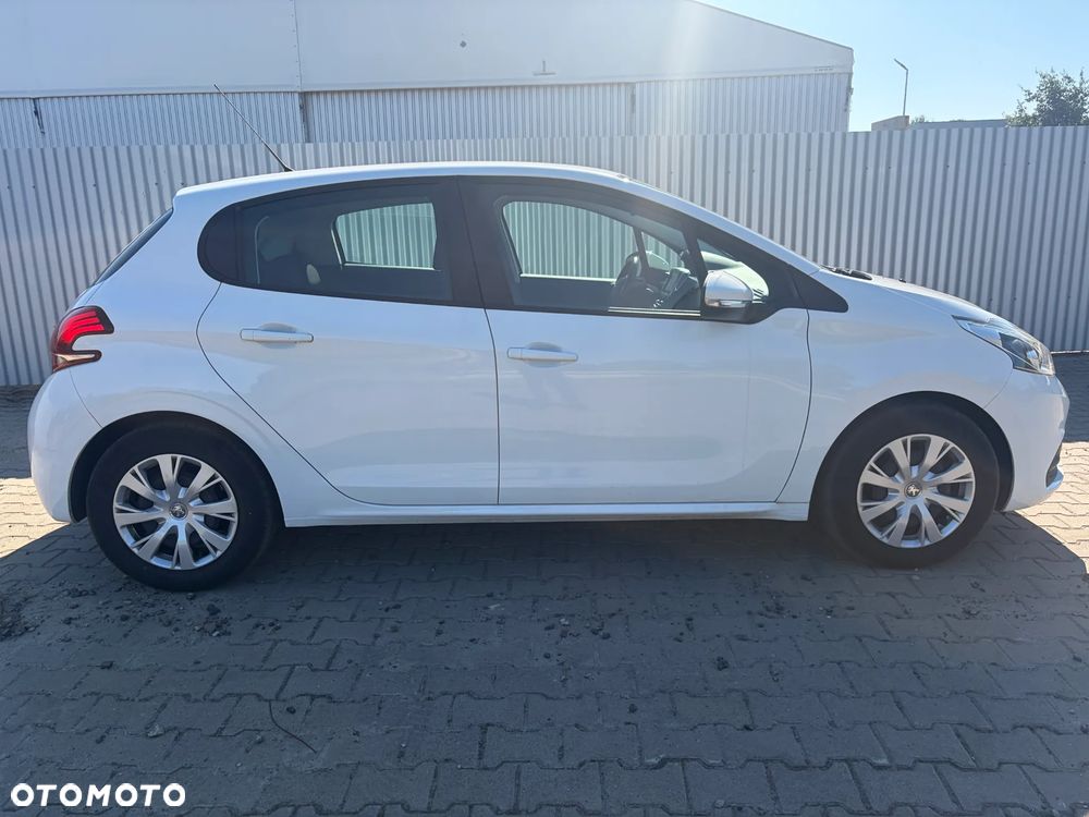 Peugeot 208 - 4