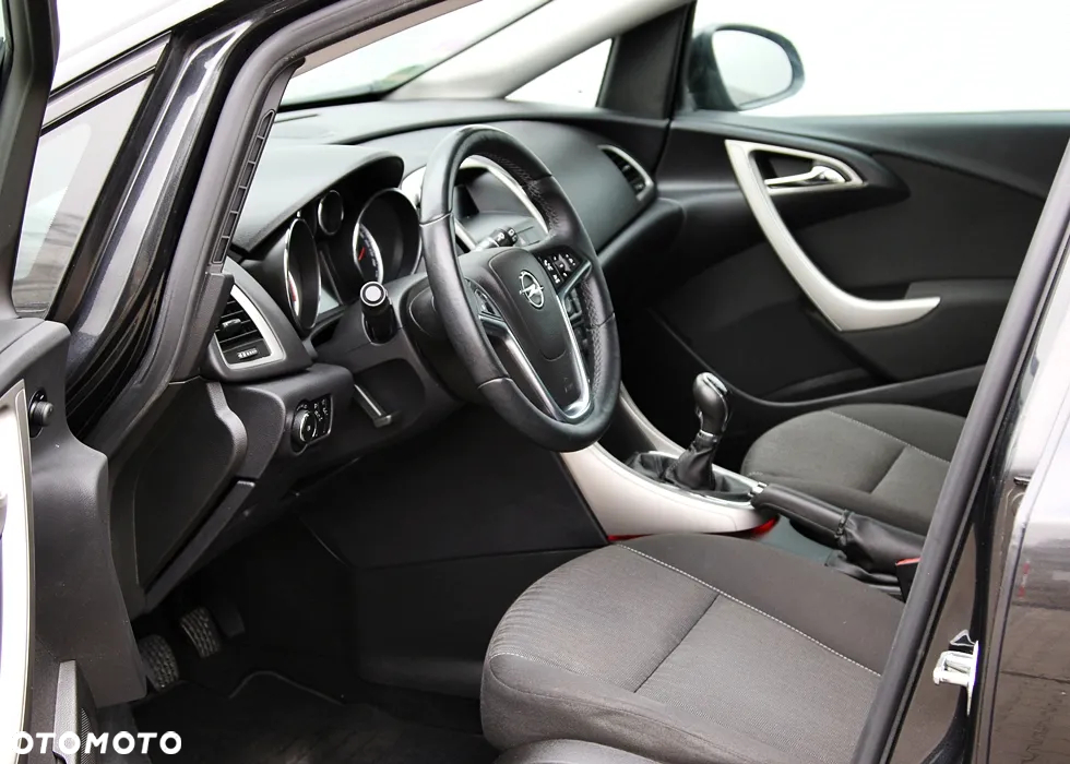Opel Astra IV 1.4 T Cosmo - 13