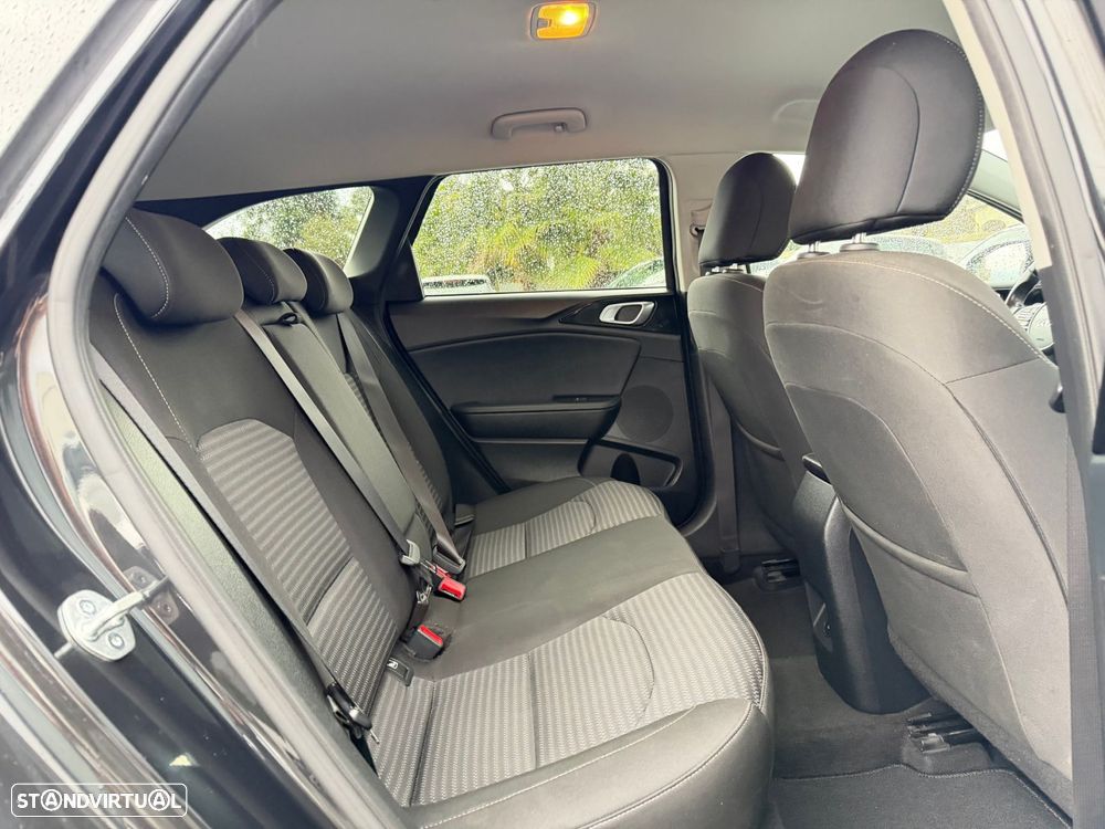 Kia Ceed SW 1.6 CRDi MHEV Dynamic - 35