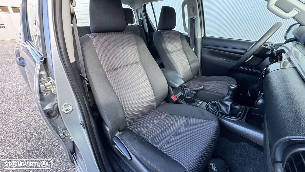 Toyota Hilux 2.4 D-4D 4WD CD CM - 28