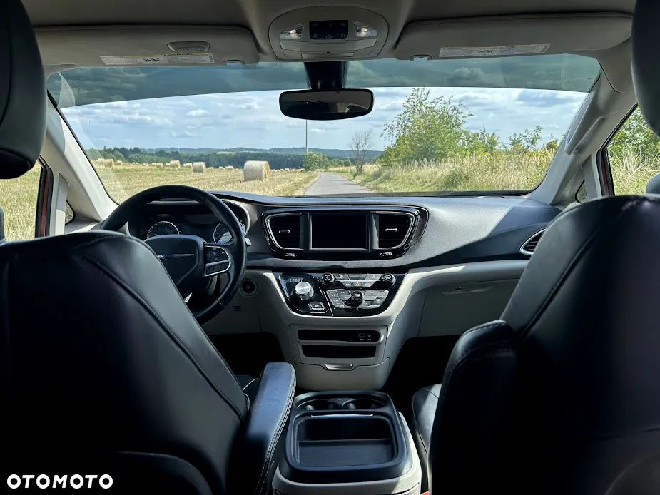 Chrysler Pacifica - 15