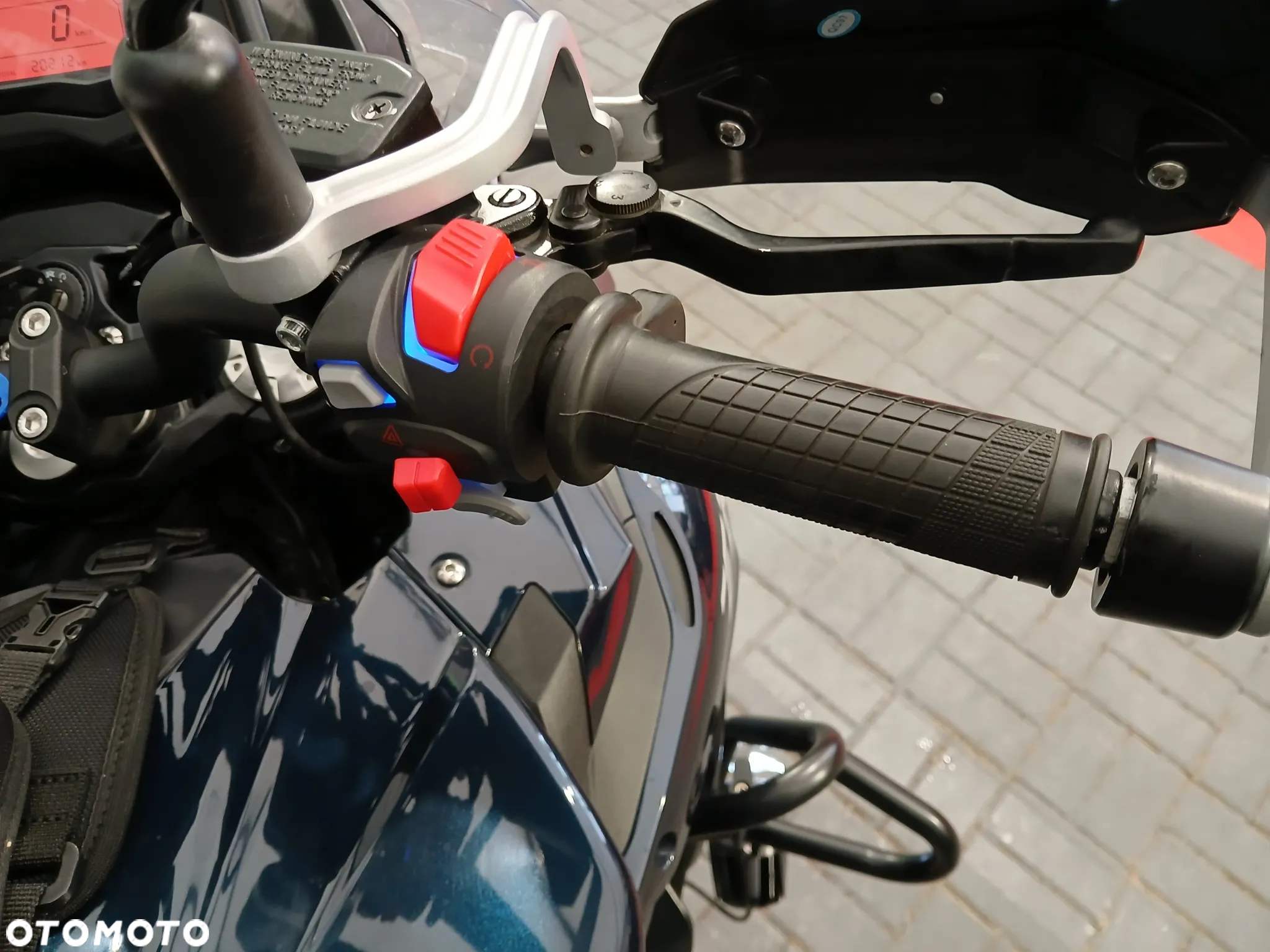 Benelli TRK 502 - 13