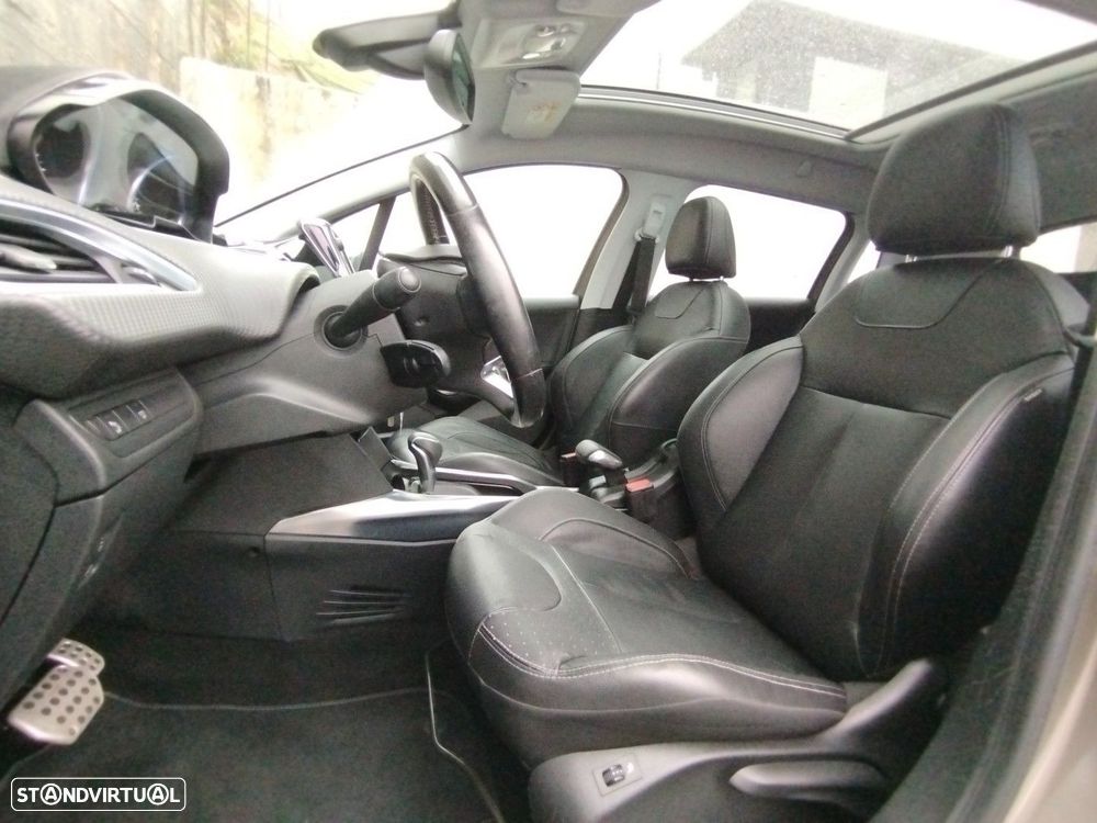 Peugeot 2008 1.2 PureTech Allure EAT6 - 9