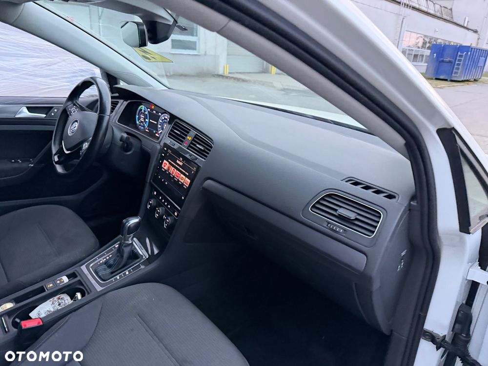 Volkswagen Golf e-Golf - 24