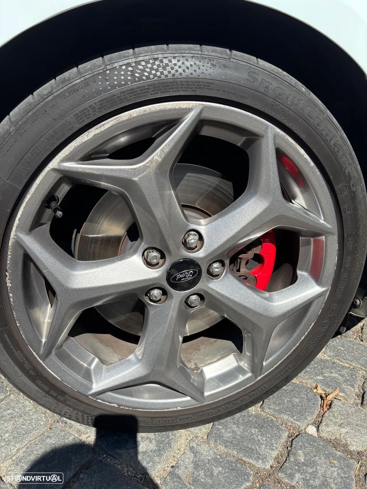 Ford Focus 2.0 EcoBoost ST - 12