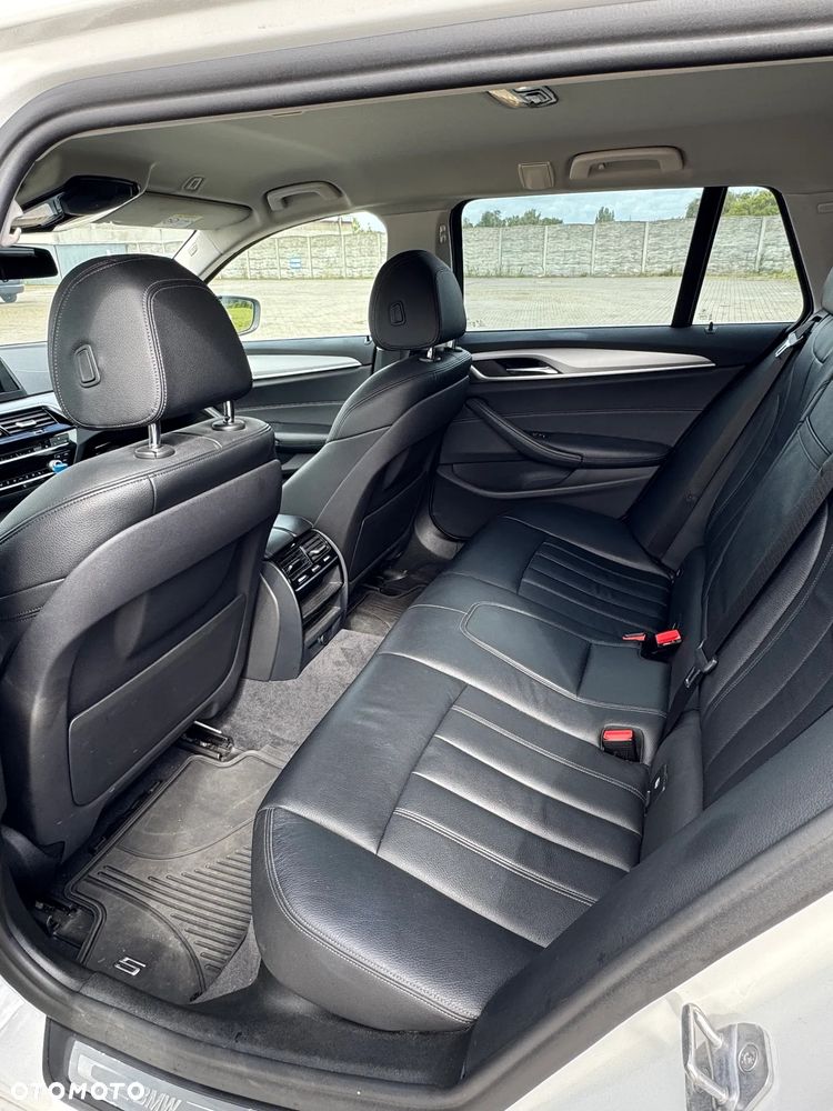 BMW Seria 5 530i xDrive - 10