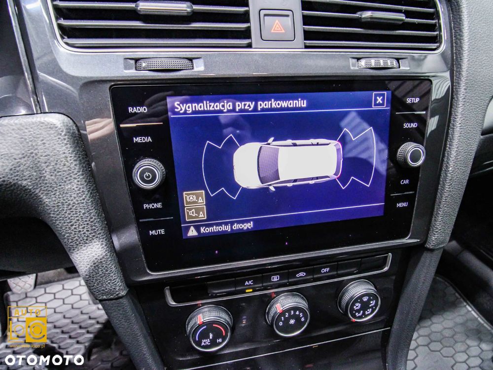 Volkswagen Golf 1.6 TDI BMT Comfortline - 23