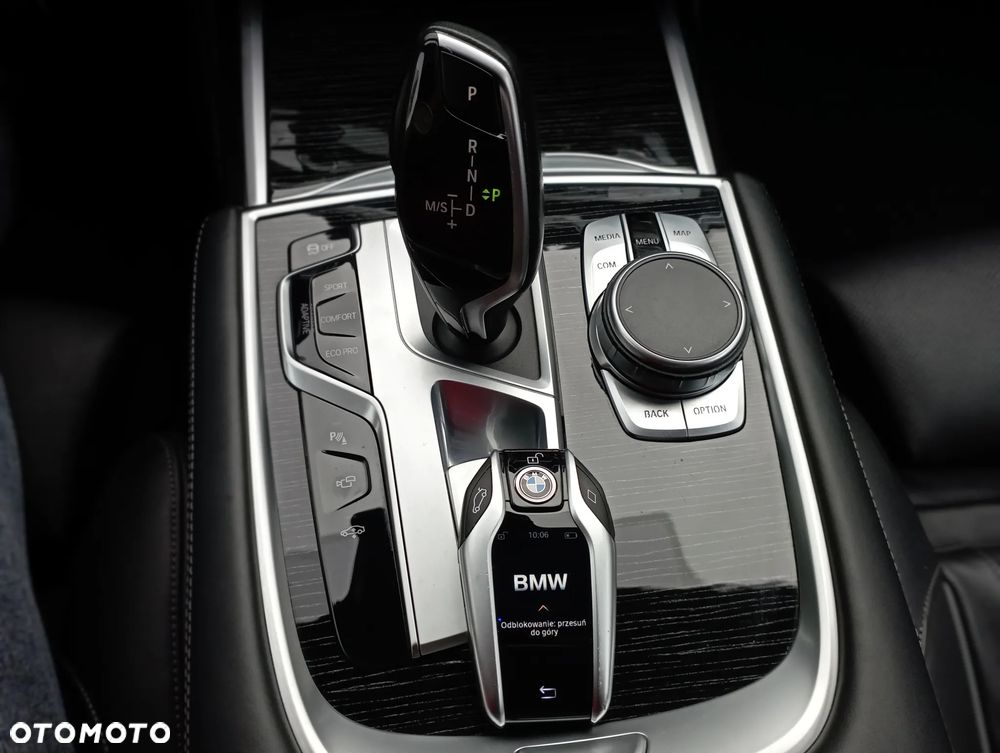 BMW Seria 7 750i xDrive - 37