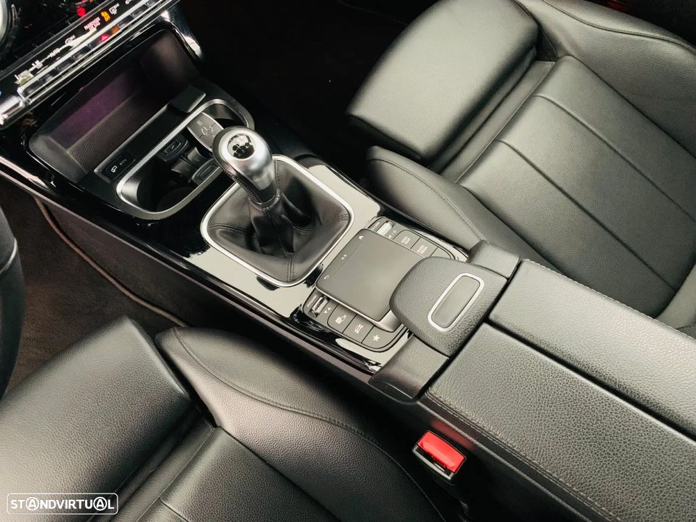 Mercedes-Benz CLA 180 d Progressive - 33