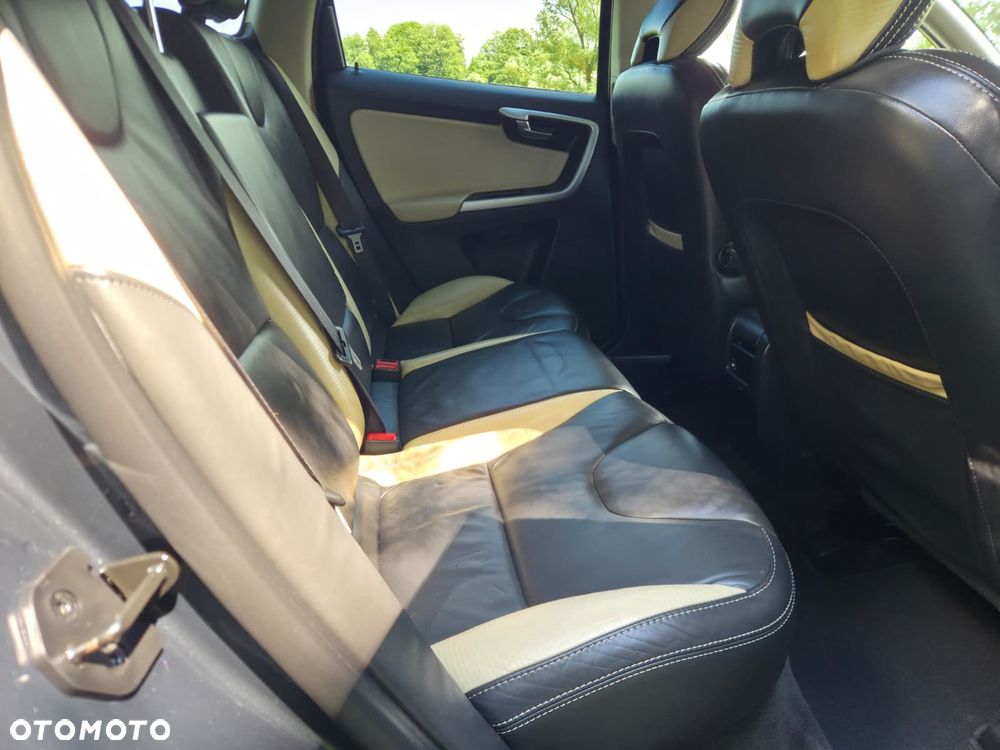 Volvo XC 60 D3 R-Design - 16