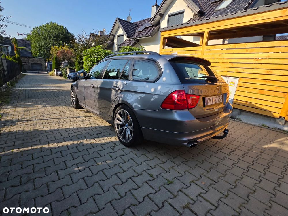 BMW Seria 3 320d DPF Touring - 9