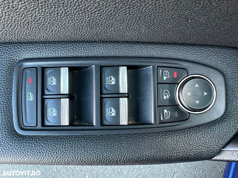 Renault Captur BLUE dCi EDC Intens - 22