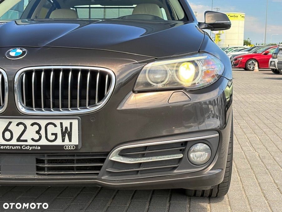 BMW Seria 5 525d xDrive Luxury Line - 9