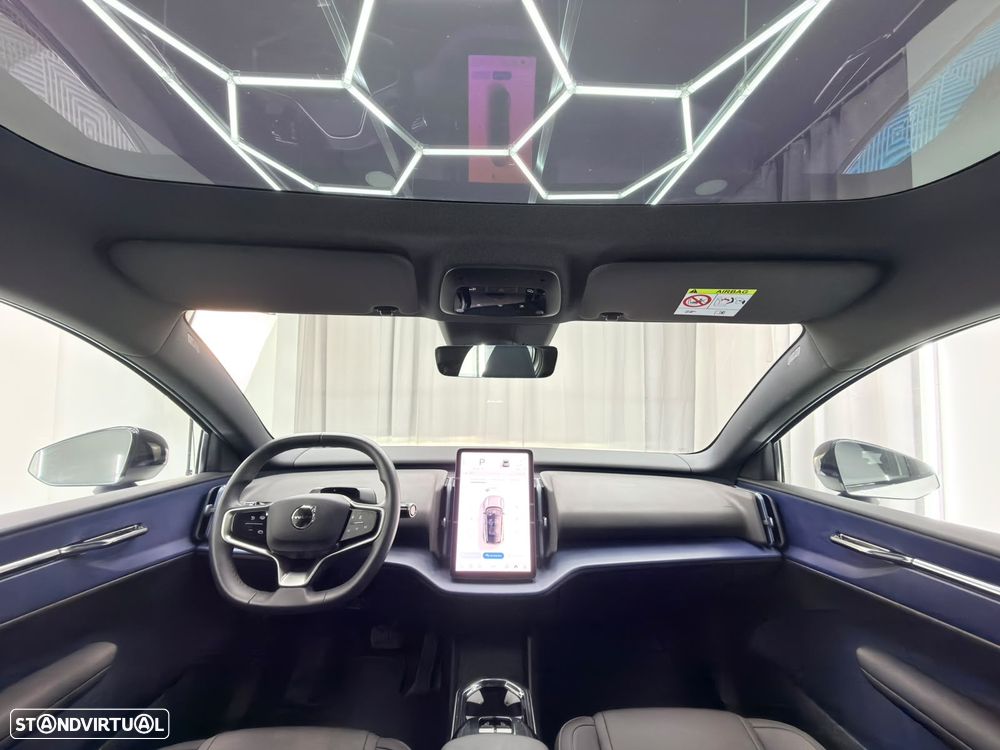 Volvo EX30 P5 Electric Long Range RWD Ultra - 11