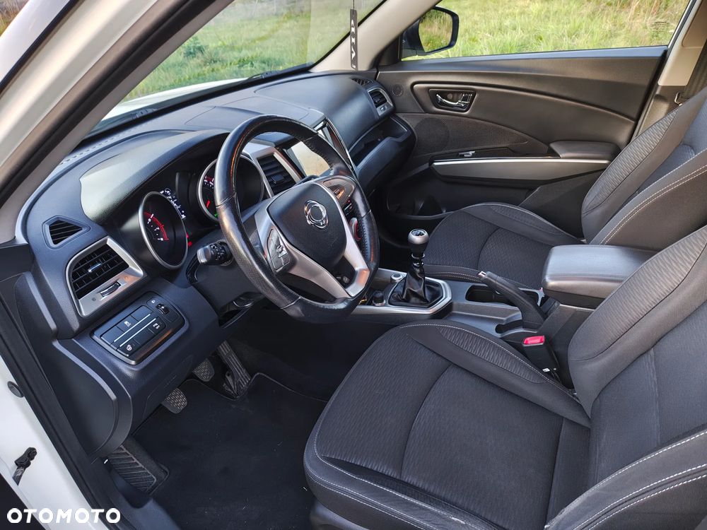 SsangYong/KGM Tivoli e-XGi 160 2WD Black+White - 27