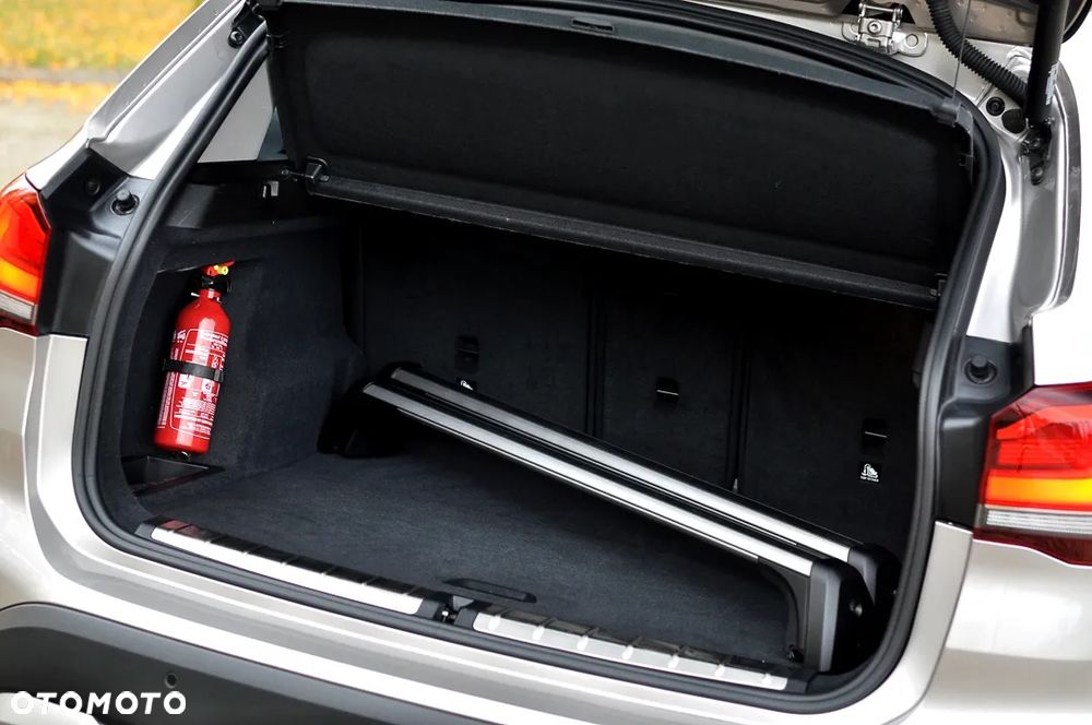 BMW X1 sDrive18d Business Edition - 14